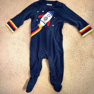 4 for $20 👶🏼 Rainbow rocket ship sleeper |3-6m
